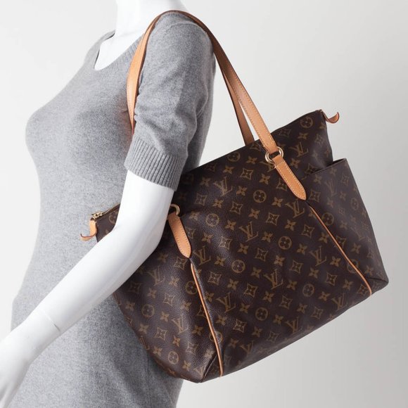 Louis Vuitton Handbags - 💎✨STUNNING✨💎 Totally MM by Louis Vuitton